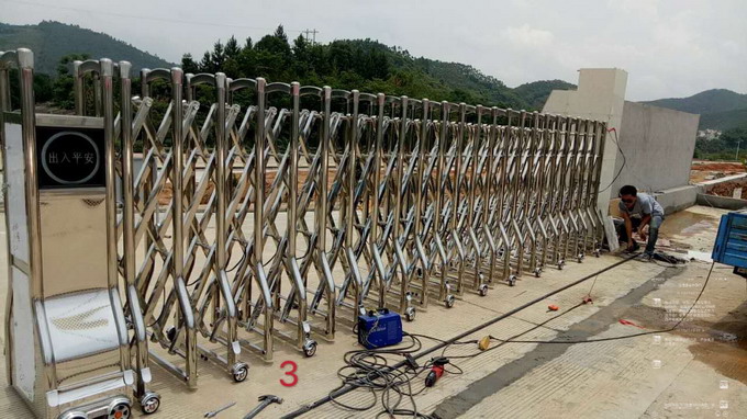 不銹鋼伸縮大門正確的使用方法